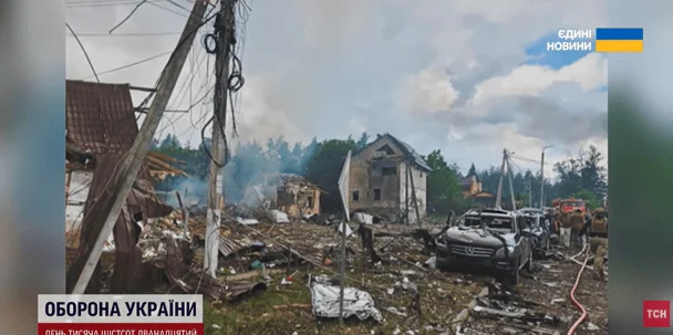 Тіла, що лежать під покривалами, зруйновані будівлі та автомобілі: що відбувається на місці влучання по полігону біля Києва (фото, відео) 2 Consequences of the attack / © TSN