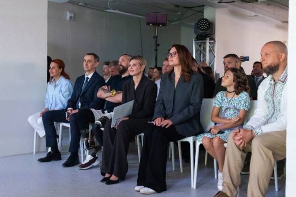Перша леді відвідала відкриття центру Superhumans Odesa для лікування військових травм. 8