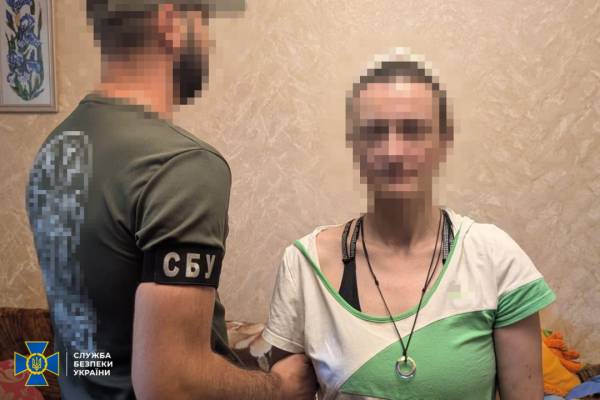 Служба безпеки України затримала трьох осіб, які займалися реєстрацією терміналів Starlink для російських громадян. 8 Служба безпеки України затримала трьох осіб, які займалися реєстрацією терміналів Starlink для російських громадян. 8