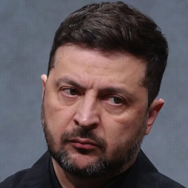 Український президент Зеленський виступив із терміновим попередженням, заявивши, що Російська Федерація, можливо, планує масований удар найближчої ночі.