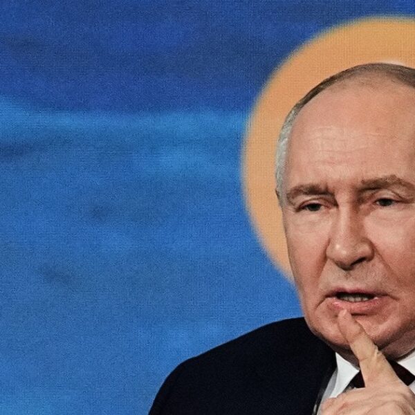 Паливо відсутнє на 70% автозаправних станцій: Путін охарактеризував дефіцит палива в РФ як “незручності”