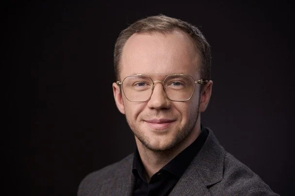 Вибір між кремами, лазером та RF-ліфтингом: ефективні методи зменшення видимості розтяжок 2 Олександр Бебих