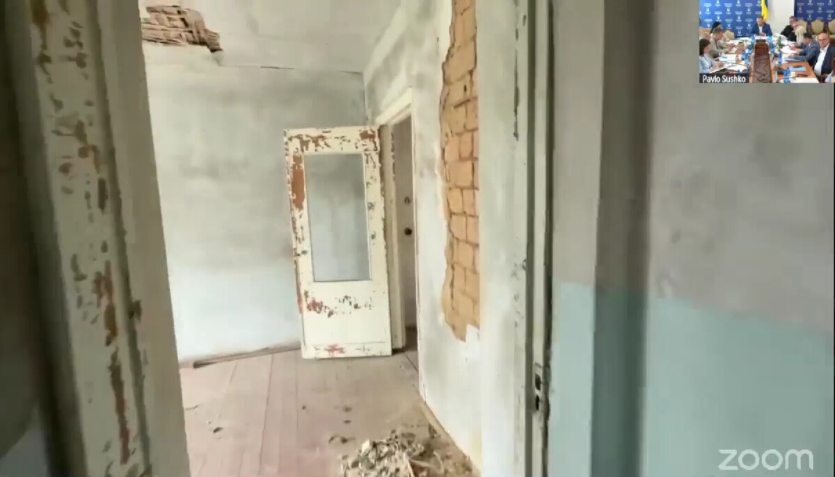 За останні два роки держава надала житло лише 196 дітям-сиротам, тоді як у черзі на отримання квартири перебуває 50 тисяч осіб. 4