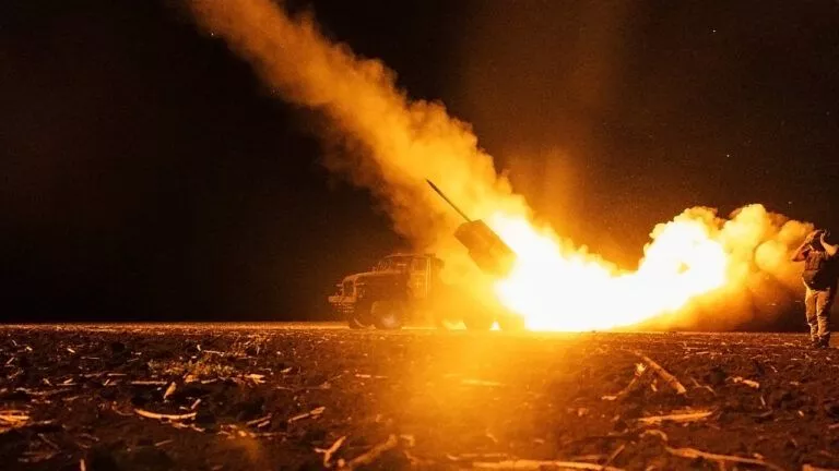 Українські захисники завдали удару по російському Комбінату Кам'янський та зупинили роботу підприємства в Тобольську. 2 Фото до статті