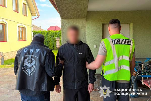 Правоохоронці України та Болгарії розгромили транснаціональну злочинну групу, що займалася незаконним обігом наркотиків. 15