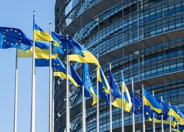 Європейська комісія повідомила, що Україна не зверталася із запитом на дострокове виділення коштів з позики в розмірі 90 мільярдів євро.
