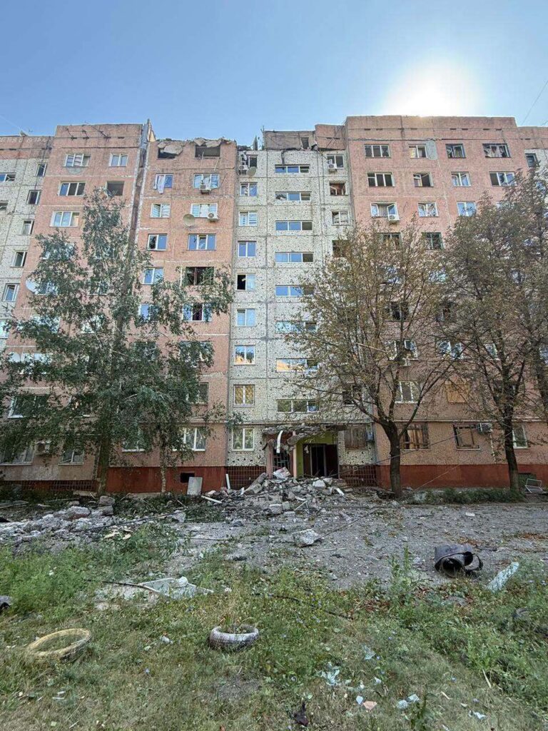 Російські сили здійснили повітряні атаки на Краматорськ, що призвело до жертв. 3 Російські сили здійснили повітряні атаки на Краматорськ, що призвело до жертв. 3