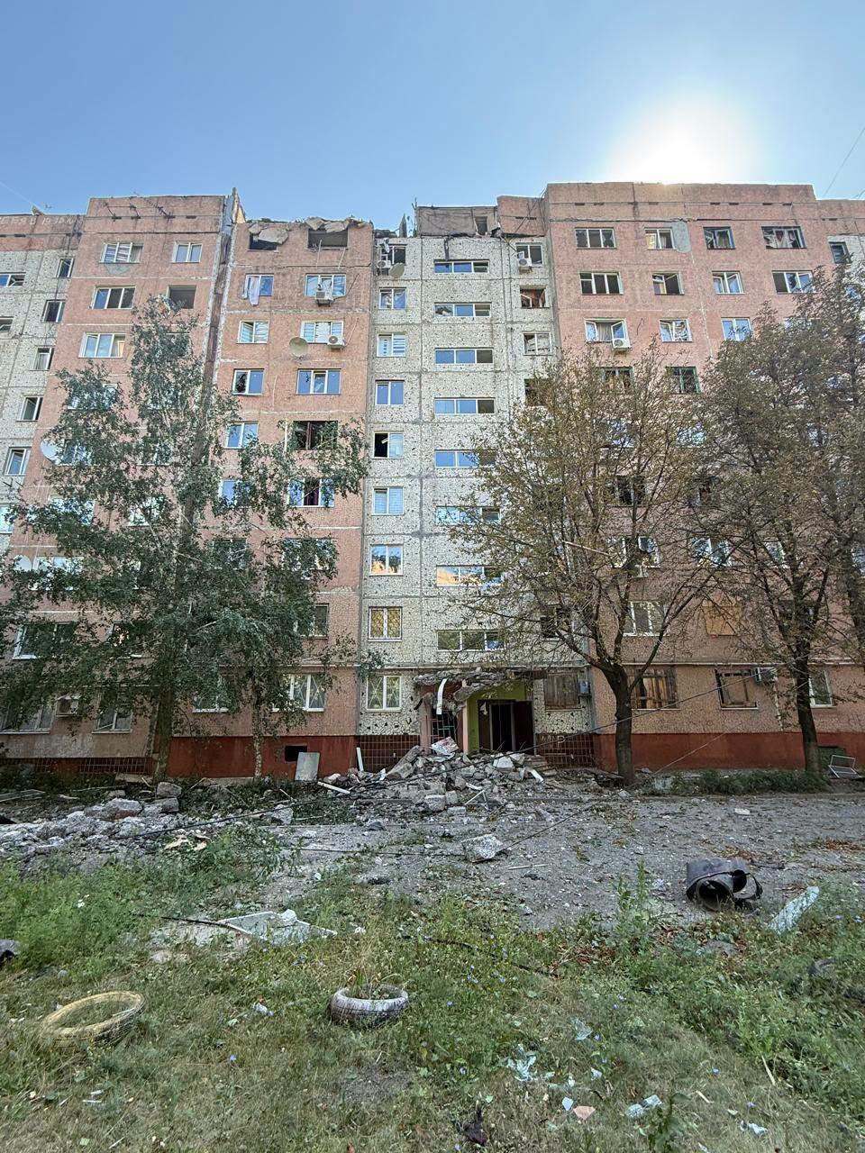 Російські сили здійснили повітряні атаки на Краматорськ, що призвело до жертв. 2