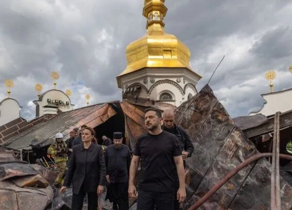 Глава держави видав розпорядження про кроки для збереження українських національних святинь