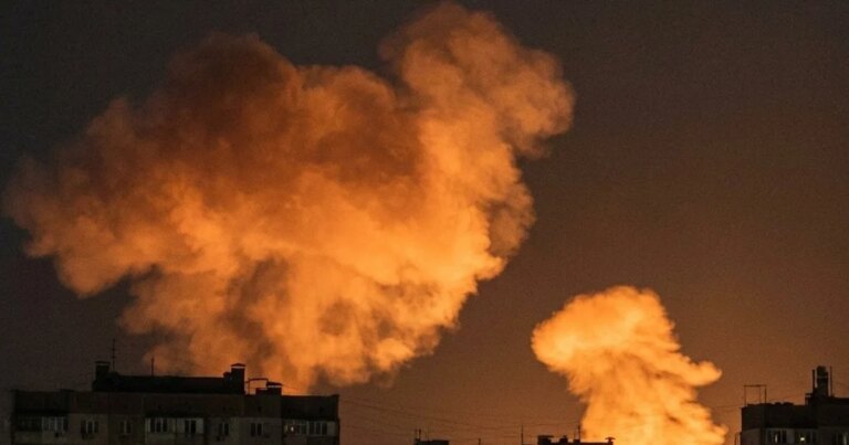 Уламки російського безпілотника впали в Оболонському районі, спричинивши займання помешкань та автомобілів. 21 Уламки російського безпілотника впали в Оболонському районі, спричинивши займання помешкань та автомобілів. 10