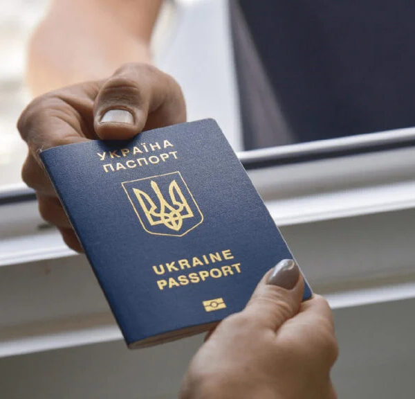 Українцям радять ставити печатку в паспорт при виїзді з України через оновлені правила ЄС ➜ ZMINA