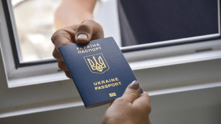 Українцям радять ставити печатку в паспорт при виїзді з України через оновлені правила ЄС ➜ ZMINA 9 Українцям радять ставити печатку в паспорт при виїзді з України через оновлені правила ЄС ➜ ZMINA 8
