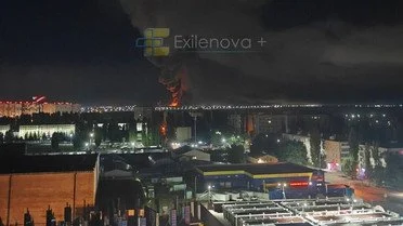 У Воронежі після вибухів зайнялася масштабна пожежа: повідомляють про напад на логістичний центр Wildberries (фото, відео) 5 Атака на Вороніж_2 / © Exilenova+