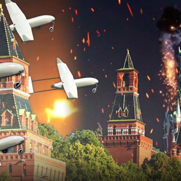 Москва зазнає масованої атаки безпілотників (фото, відео)