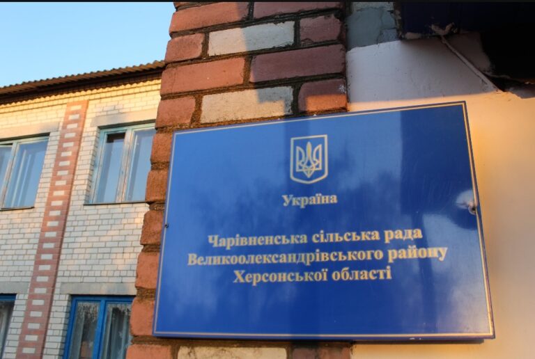 На Херсонщині правоохоронці вивезли останню дитину з прифронтового села Чарівне ➜ ZMINA 13 На Херсонщині правоохоронці вивезли останню дитину з прифронтового села Чарівне ➜ ZMINA 16