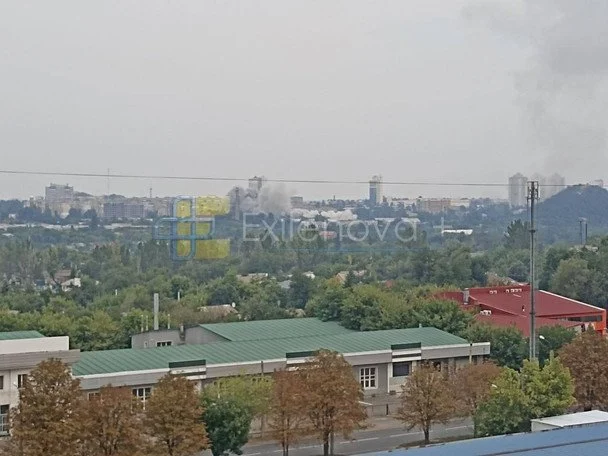 У захопленому Донецьку прогриміли сильні вибухи: що відомо про удари (фото, відео) 7 Ракетний удар по Донецьку 26 серпня / © Exilenova+