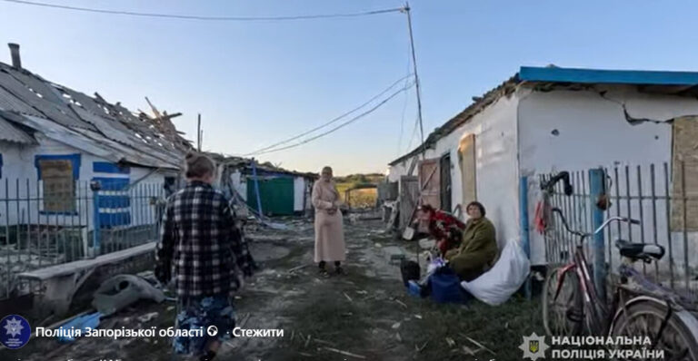 Поліція евакуювала п’ятьох людей із Новоіванівки, де росіяни знищили фугасними авіабомбами майже половину будинків ➜ ZMINA 9 Поліція евакуювала п’ятьох людей із Новоіванівки, де росіяни знищили фугасними авіабомбами майже половину будинків ➜ ZMINA 8