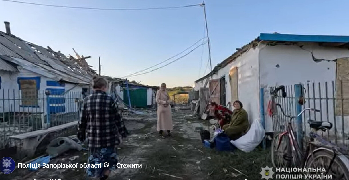 Поліція евакуювала п’ятьох людей із Новоіванівки, де росіяни знищили фугасними авіабомбами майже половину будинків ➜ ZMINA 4
