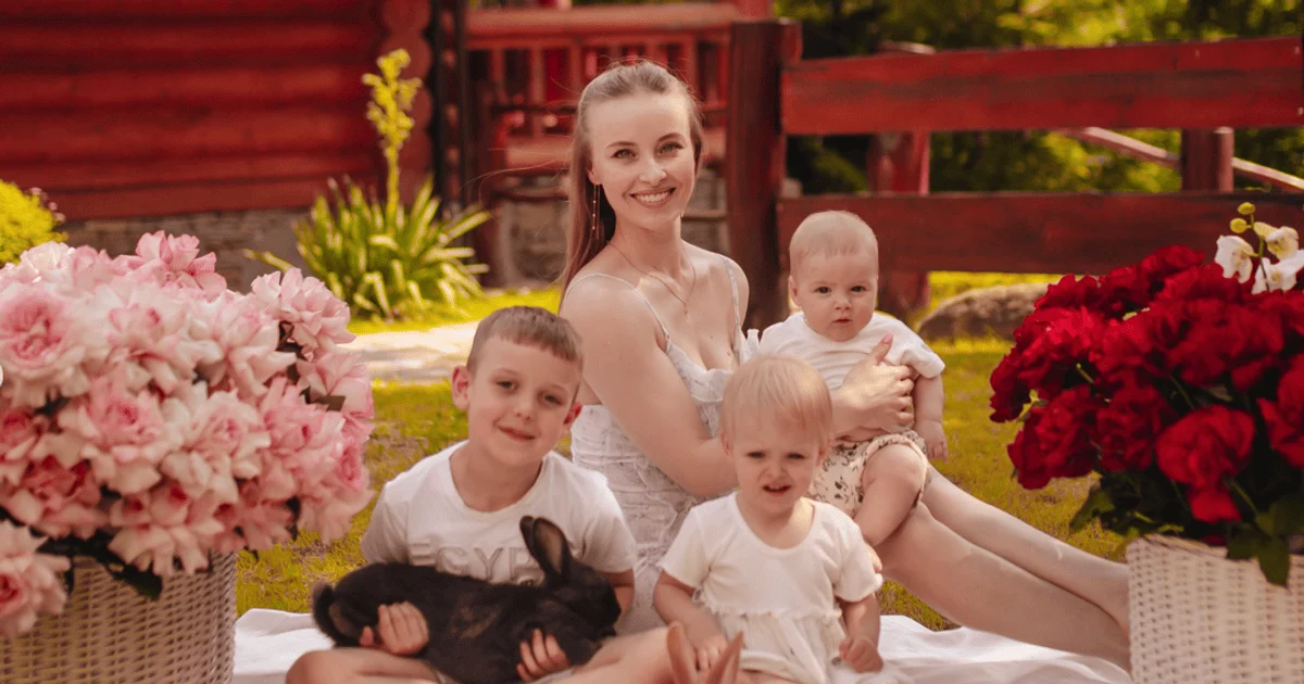 Анна Сагайдачна з дітьми Анна Сагайдачна з дітьми