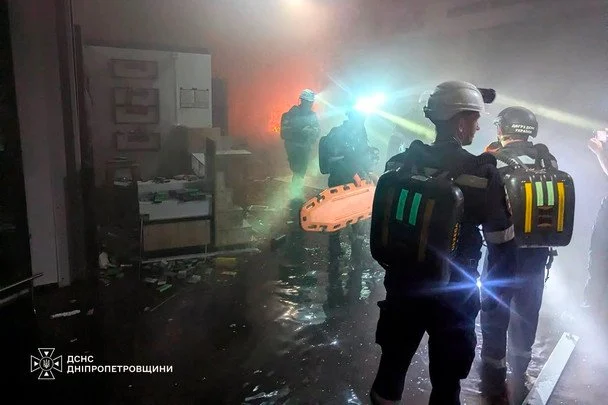 Ударні безпілотники були запущені двома чергами": Зеленський розповів про деталі обстрілу Росією торгового центру в Кривому Розі 8 Атака РФ на Кривий Ріг 21 серпня / © ДСНС
