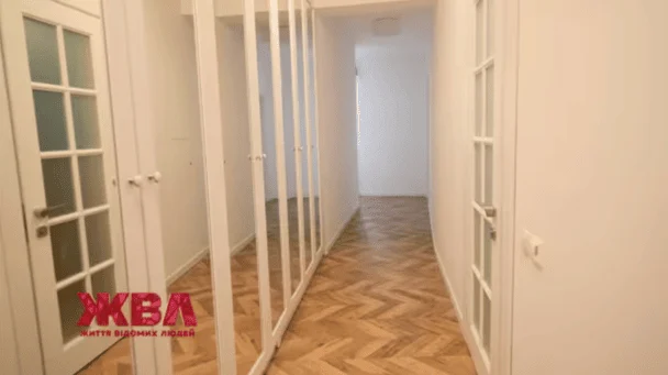 Фото багатих будинків українських знаменитостей: Данилко мешкає на Хрещатику, Полякова — у маєтку з фермою 62 Квартира Євгена Кошового / © скриншот з відео