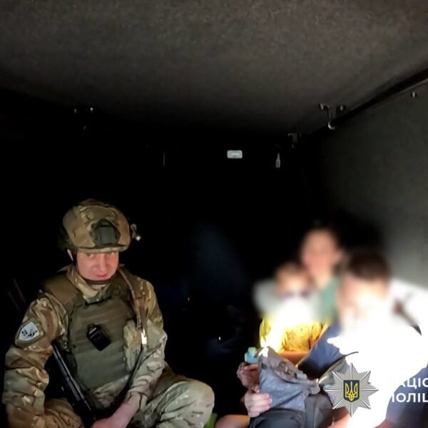 Російський мінометний обстріл спричинив евакуацію родини з дітьми з Нікополя ➜ ZMINA