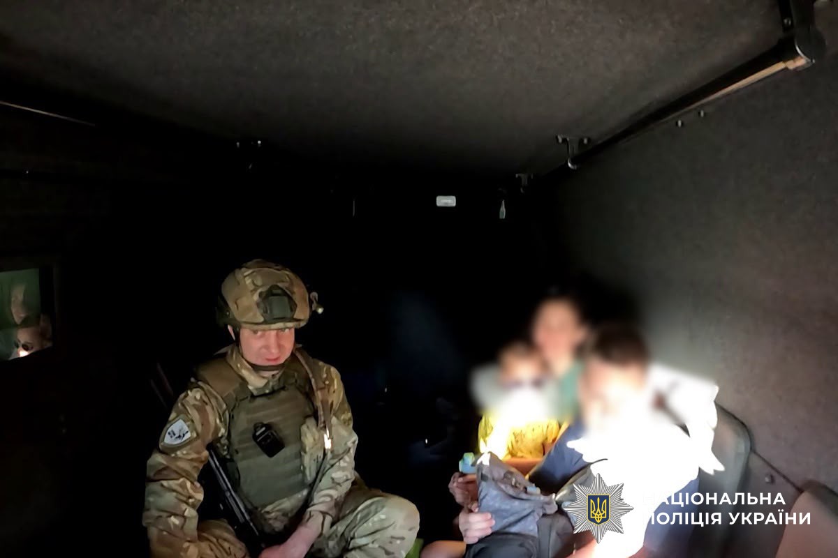 Російський мінометний обстріл спричинив евакуацію родини з дітьми з Нікополя ➜ ZMINA 2 Російський мінометний обстріл спричинив евакуацію родини з дітьми з Нікополя ➜ ZMINA 2