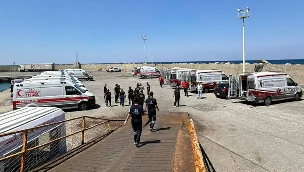 Біля Кіренії сталася аварія пасажирського катамарана. На борту перебували 259 пасажирів і 8 членів екіпажу Фото: kibrispostasi.