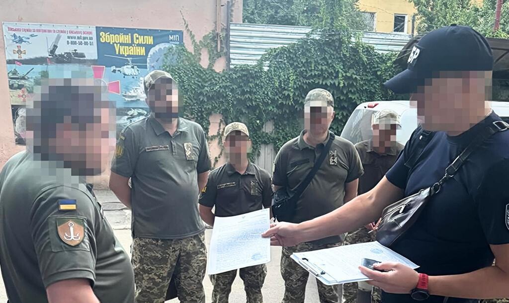 Десятеро військових комісарів з Одещини підозрюються у жорстокому поводженні та протиправному ув'язненні осіб ➜ ZMINA 4