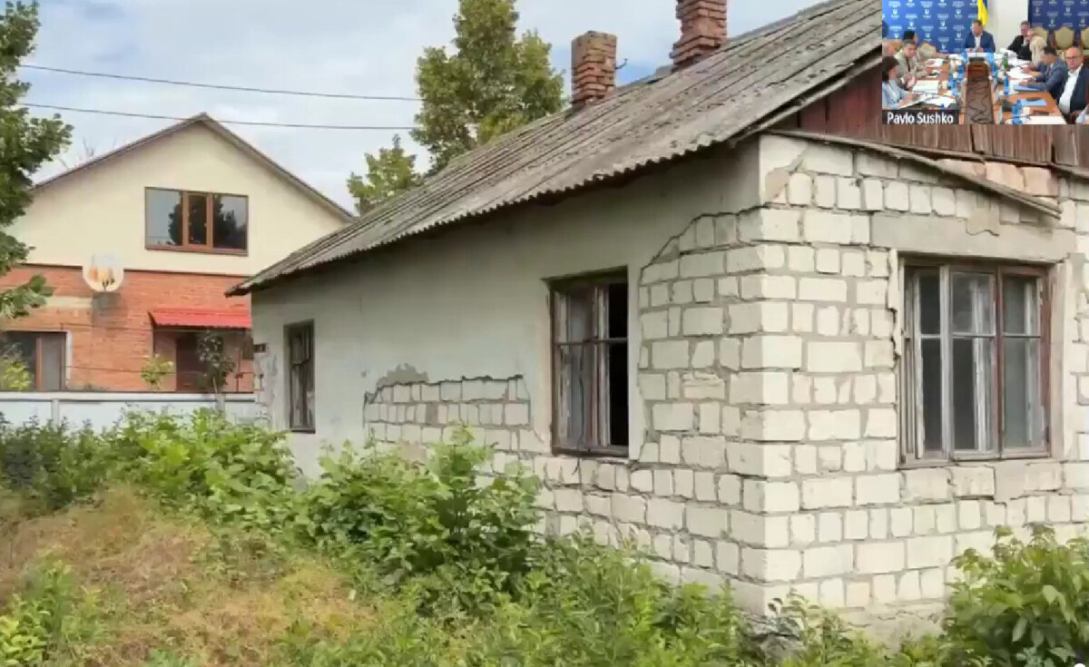 За останні два роки держава надала житло лише 196 дітям-сиротам, тоді як у черзі на отримання квартири перебуває 50 тисяч осіб. 3