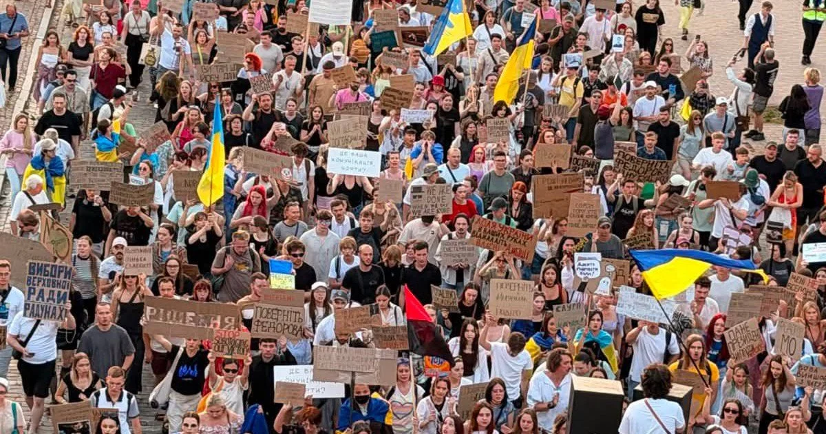 Повернення Федорова та відставка Умєрова і Кіма: в Україні тривають протести Повернення Федорова та відставка Умєрова і Кіма: в Україні тривають протести