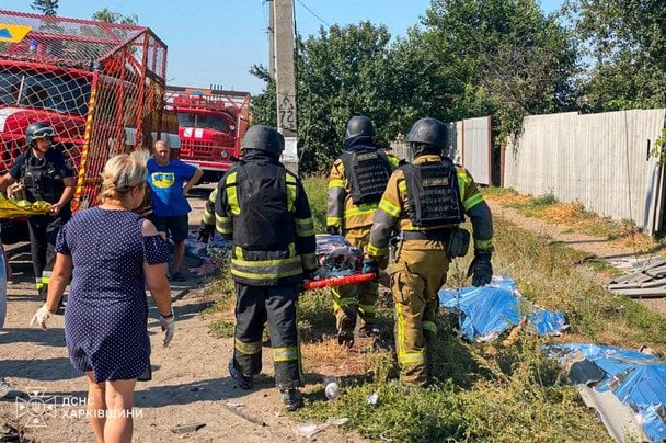 Розстріляні тіла, всі в крові: що коїться на місці смертельного удару РФ по Печенігах (жахливі фото) 14 / © Управління ДСНС у Харківській області
