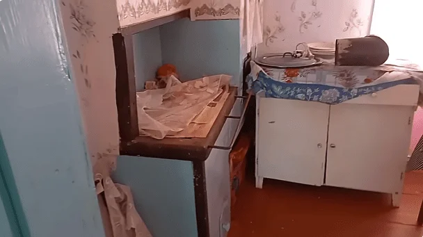 Власна оселя за 1700 доларів: родина біженців продемонструвала будинок, який вони купили на Одещині 3 / © скриншот з відео