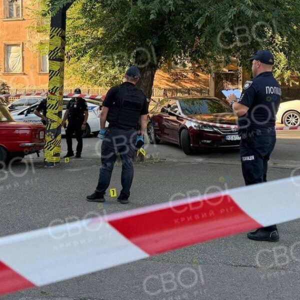 У центрі Кривого Рогу сталися постріли: одна людина поранена, нападник зник — ЗМІ