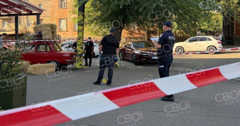 У центрі Кривого Рогу сталися постріли: одна людина поранена, нападник зник — ЗМІ 13 У центрі Кривого Рогу сталися постріли: одна людина поранена, нападник зник — ЗМІ 9