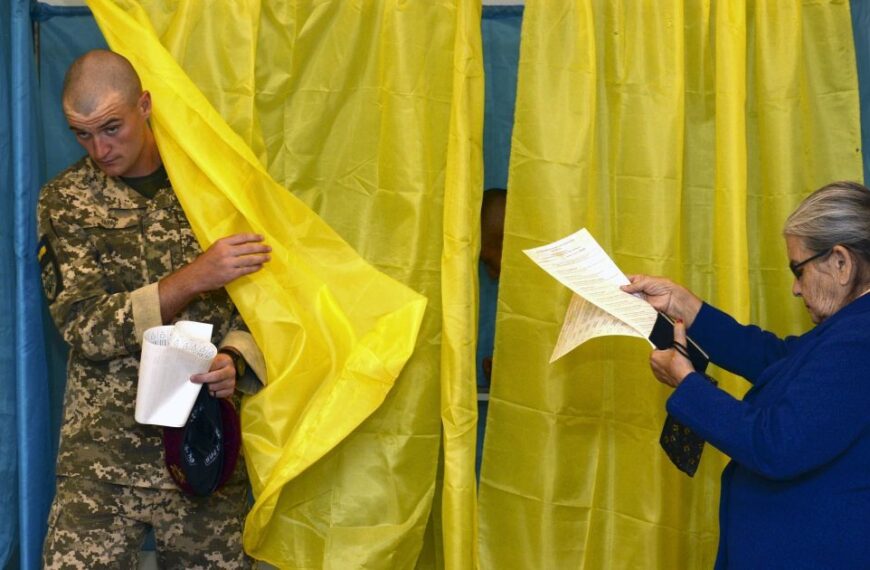 ПОРТАЛ новин 56 Зеленський проходить у перший тур, але програє Залужному та Федорову в другому: нове соцопитування