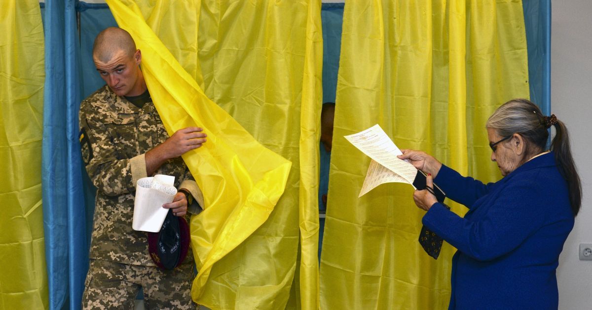 Хто очолює президентські рейтинги в Україні: соціологи опублікували нові дані Хто очолює президентські рейтинги в Україні: соціологи опублікували нові дані
