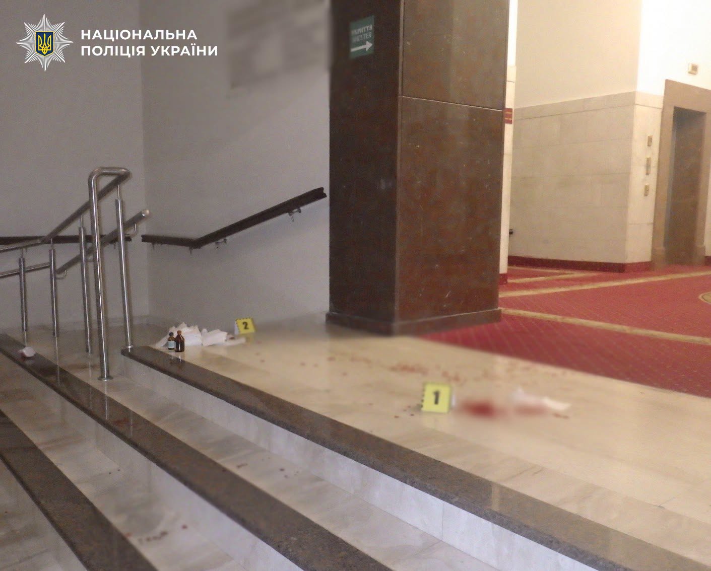 Киянин поранив відвідувача готелю після зауваження, нападника спіймали 4 Сліди бійки у готелі
