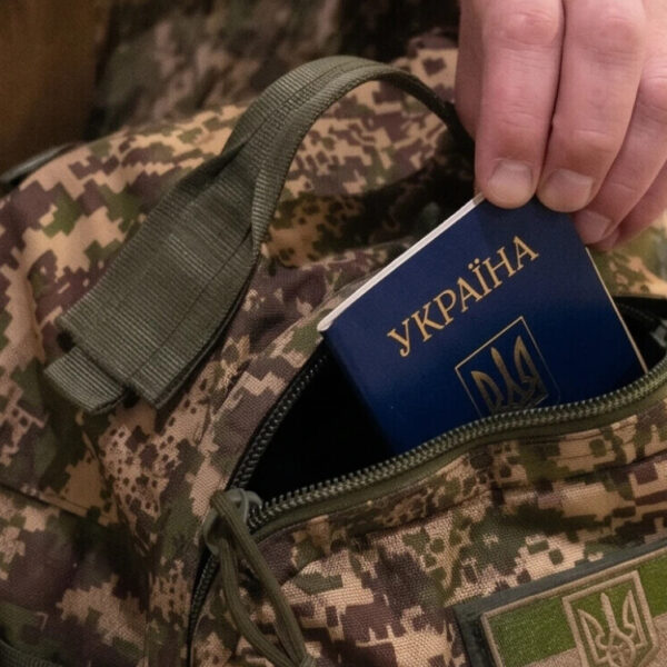За загубленими паспортами воїни не можуть завести банківські рахунки: Військовий омбудсман пропонує вихід ➜ ZMINA