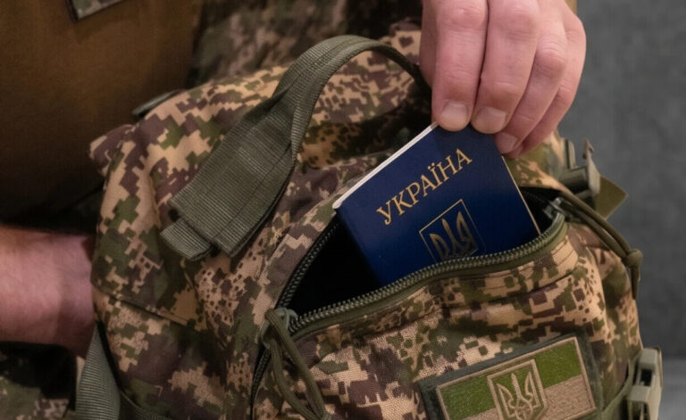 За загубленими паспортами воїни не можуть завести банківські рахунки: Військовий омбудсман пропонує вихід ➜ ZMINA 28