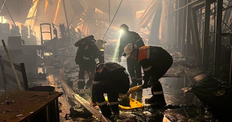 Діти стали сиротами: розповіді про жінок, які загинули через російський удар по торговельному центру в Кривому Розі 3 Діти стали сиротами: розповіді про жінок, які загинули через російський удар по торговельному центру в Кривому Розі 3