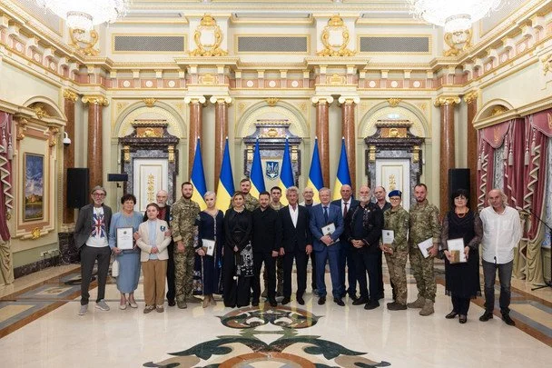 Володимир і Олена Зеленські з лауреатами відзнаки «Національна легенда України» / © Офіційний сайт Президента України
