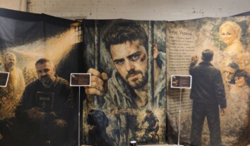 “Такі події дають відчути біль та спонукають робити ще більше”: у Києві презентували виставку про цивільних бранців “Украдене щастя”
