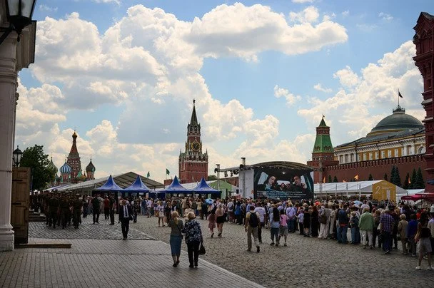 Прихильники Путіна в Росії починають ставити під сумнів війну в Україні, наростає напруга. 2 Рівень схвалення дій диктатора Путіна також впав до найнижчої позначки від початку повномасштабної війни в Україні / © Associated Press