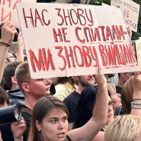 Від перших законодавчих актів до демонстрацій на підтримку НАБУ та САП: Transparency International визначила ключові досягнення у боротьбі з корупцією за 35 років суверенітету ➜ ZMINA