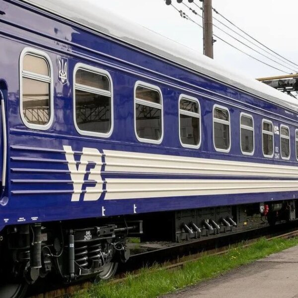 На Одещині в поїзд, у якому перебувало понад 300 пасажирів, влучив безпілотник: є жертви — перші подробиці