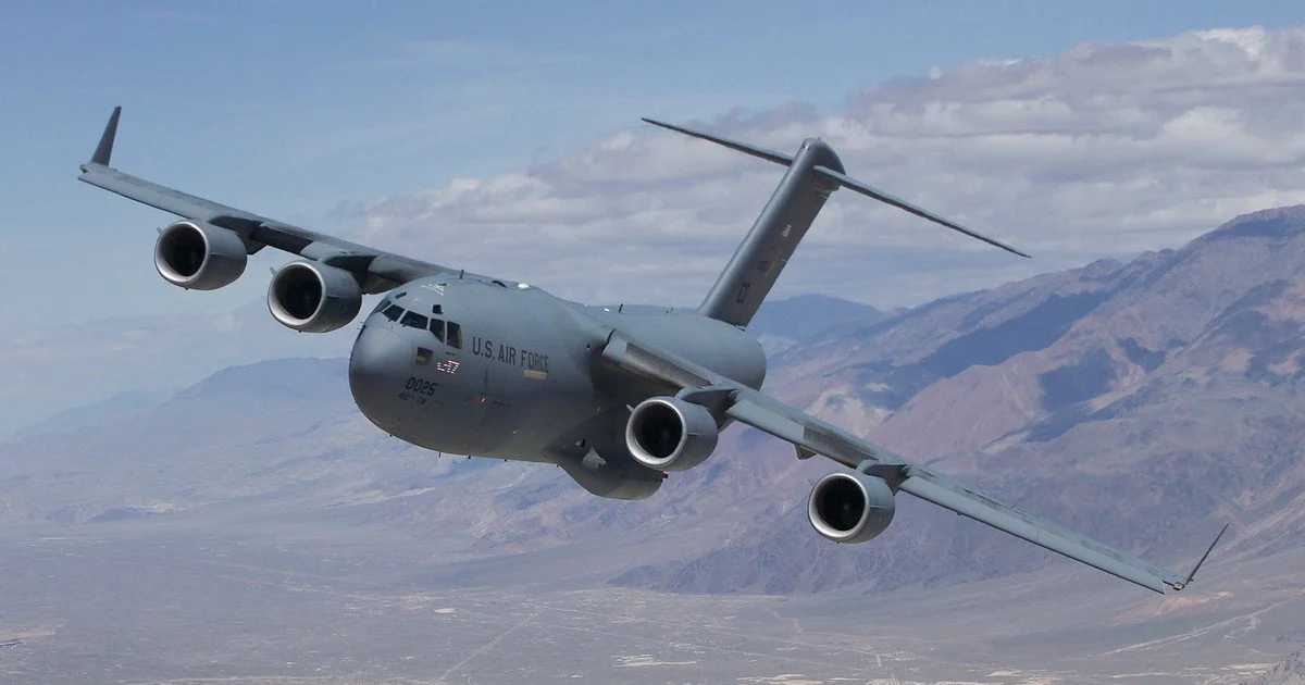 Транспортний літак ВПС США C-17 Globemaster