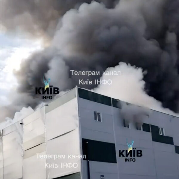 Російські сили завдали удару по складських будівлях у Київській області; серед уражених об’єктів потенційно є ті, що використовувалися великими торговельними компаніями ➜ ZMINA