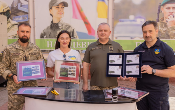 В Києві презентували марку, присвячену бійцям підрозділу «СТРІКС» 9