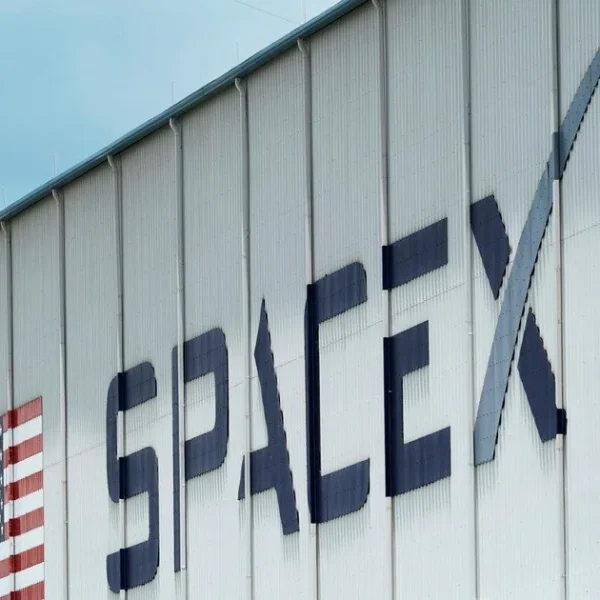 Ілон Маск змінив рішення: Польща повертається до Starlink Roam